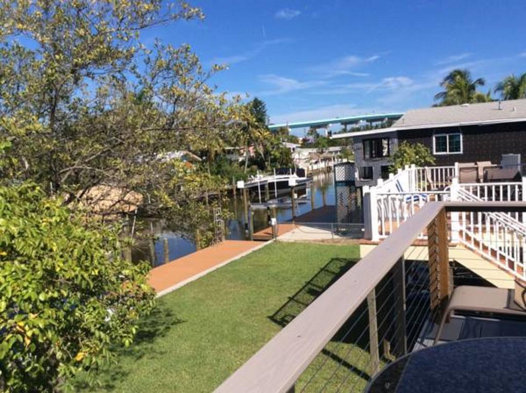 Fort Myers Beach House-On A Canal Exterior photo